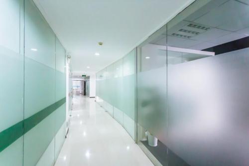 Corridor,Of,Modern,Office,Building